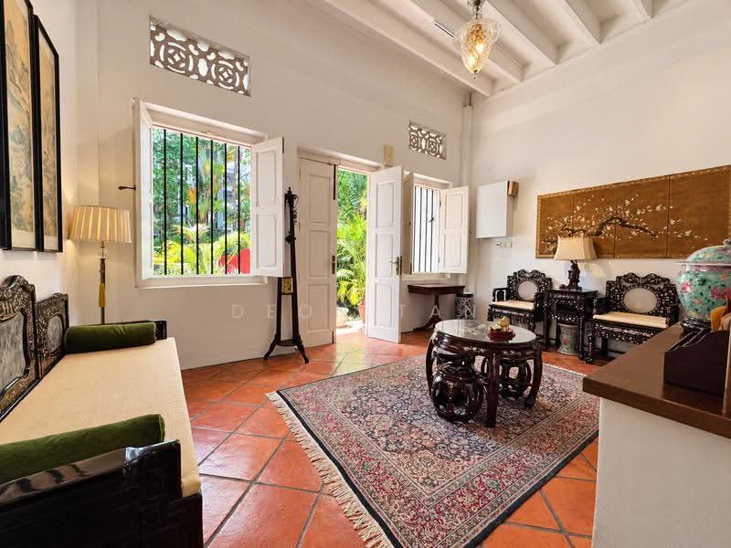 BEAUTIFULLY PRESERVED CAIRNHILL CONSERVATION HOME, Cairnhill, Emerald Hill, Saunders, Orchard / River Valley, 4 Bedrooms, 4,000 sqft, Terraced House For Sale, by Deon Tan, 25483187 - Living Room - PropertyGuru.com.sg
