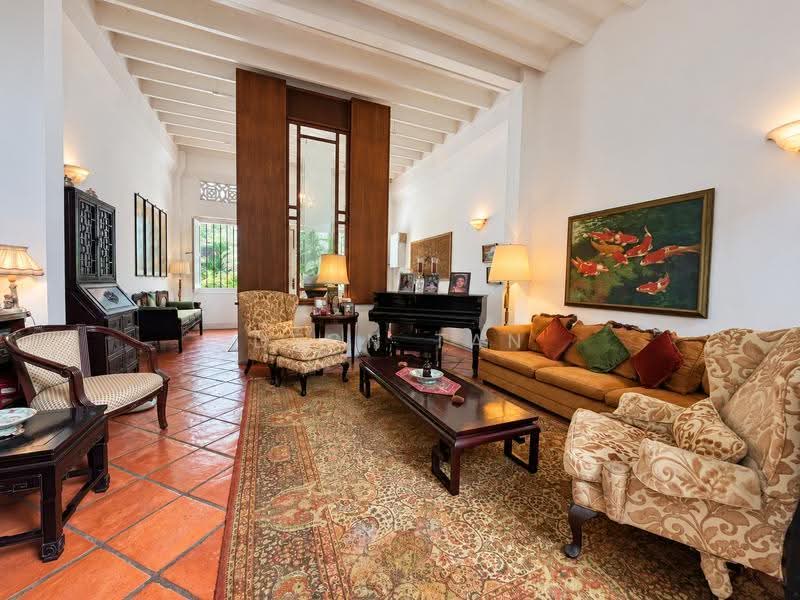 BEAUTIFULLY PRESERVED CAIRNHILL CONSERVATION HOME, Cairnhill, Emerald Hill, Saunders, Orchard / River Valley, 4 Bedrooms, 4,000 sqft, Terraced House For Sale, by Deon Tan, 25483187 - Living Room - PropertyGuru.com.sg