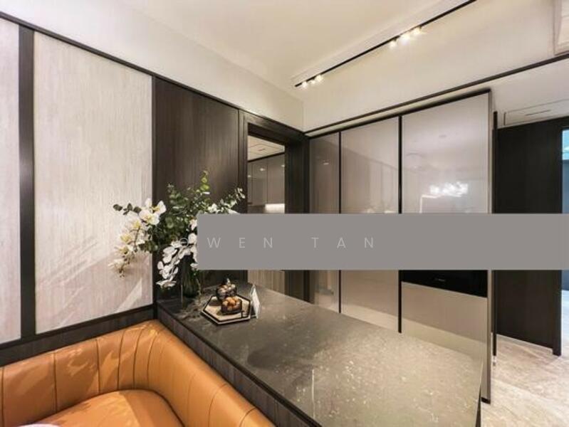 Dry kitchen and Peninsula