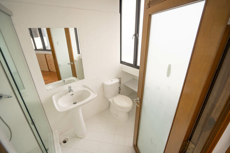 Ensuite bathroom 2