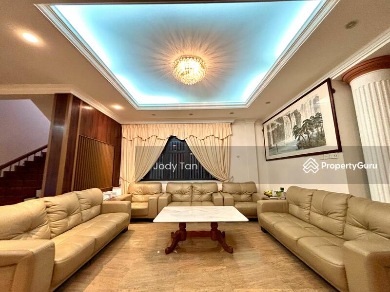 For Sale - Beautiful Bungalow At Kew Estate Close To Mrt