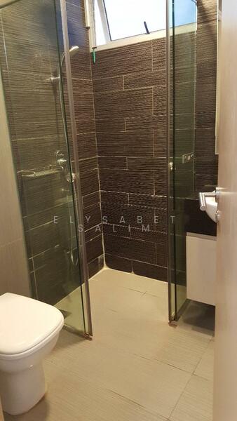 Space @ Kovan Apartment For Sale at S$ 1,200,000 | PropertyGuru Singapore - Bathroom