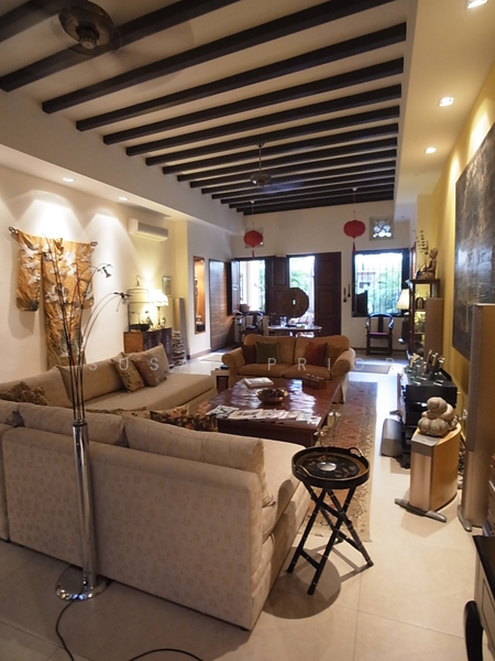 For Sale - Rare Mansion 6200 sf Spottiswoode / Carpark