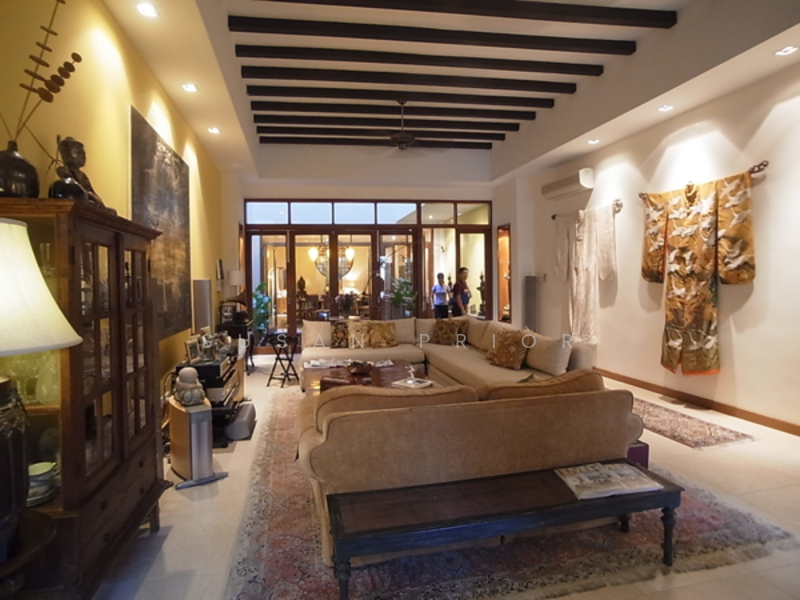 For Sale - Rare Mansion 6200 sf Spottiswoode / Carpark