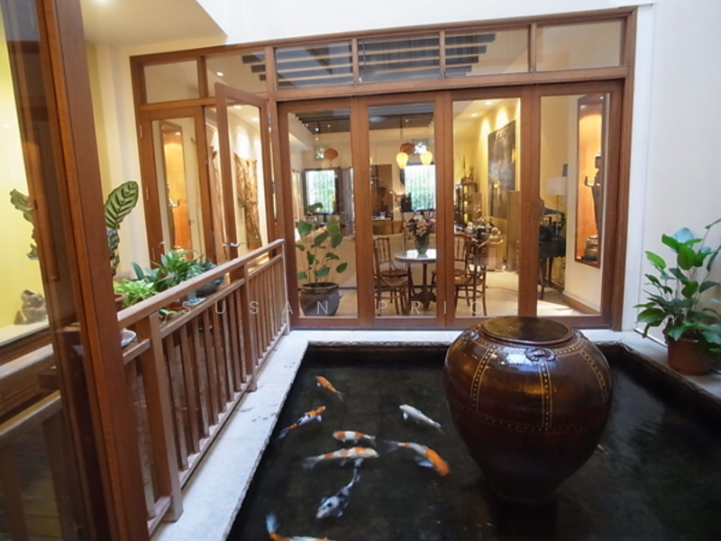 For Sale - Rare Mansion 6200 sf Spottiswoode / Carpark