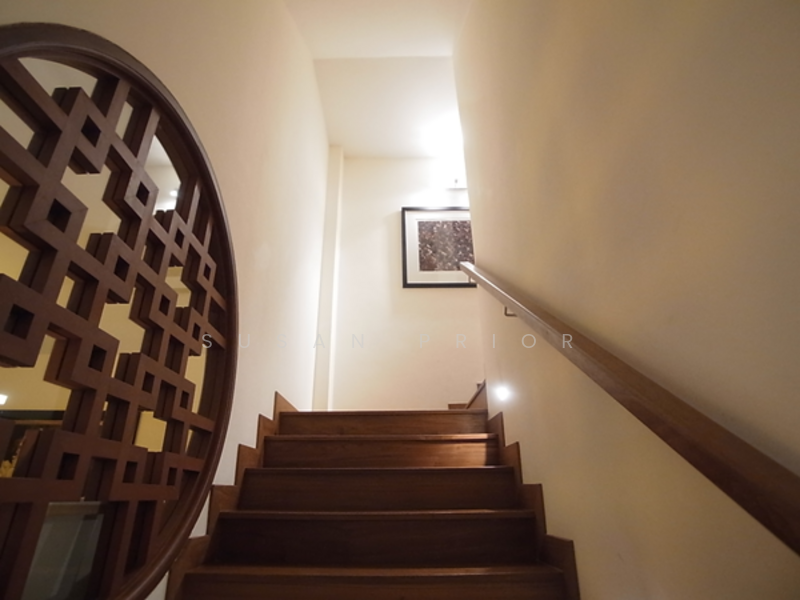 For Sale - Rare Mansion 6200 sf Spottiswoode / Carpark