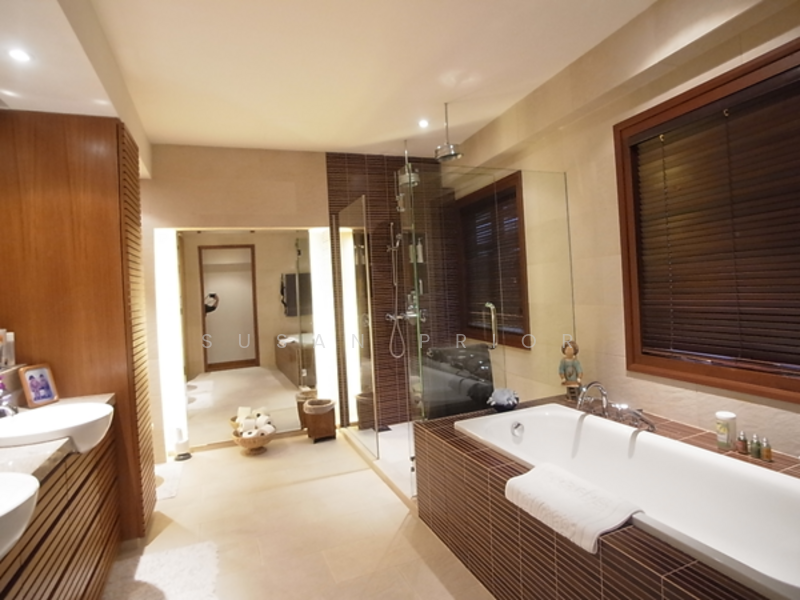 For Sale - Rare Mansion 6200 sf Spottiswoode / Carpark