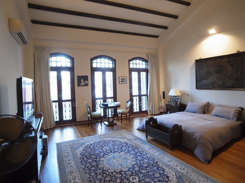 For Sale - Rare Mansion 6200 sf Spottiswoode / Carpark