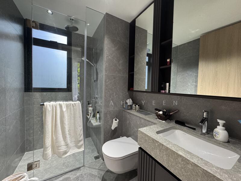 KI Residences At Brookvale, 14 Brookvale Drive, 3 Bedrooms, 1,173 sqft, Condominium For Sale, by Lau Kah Yeen, 25487179 - Bathroom - PropertyGuru.com.sg