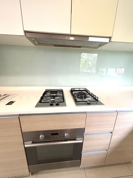 The Scala @ Lorong Chuan, 136 Serangoon Avenue 3, 2 Bedrooms, 904 sqft, Condominium For Rent, by Betty Chiang, 25489443 - Stove & Oven - PropertyGuru.com.sg
