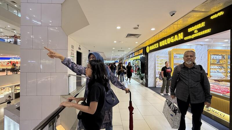 Lucky Plaza, 304 Orchard Road, 409 sqft, Mall Shop For Rent, by Alvin Chua, 25490791 - CommercialGuru.com.sg