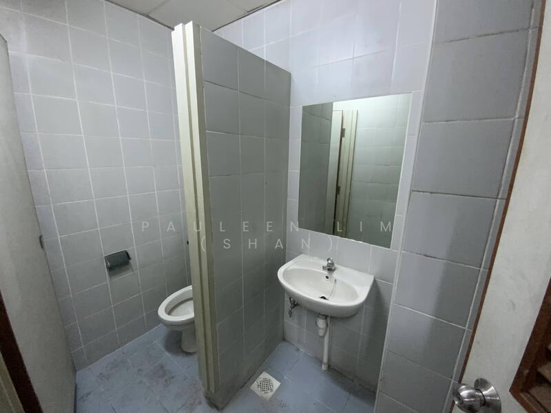 Henderson Industrial Park, CHEAP! Ground floor @ $2psf. Where to find!, 4,300 sqft, Light Industrial (B1) For Rent, by Pauleen Lim, 25491692 - CommercialGuru.com.sg