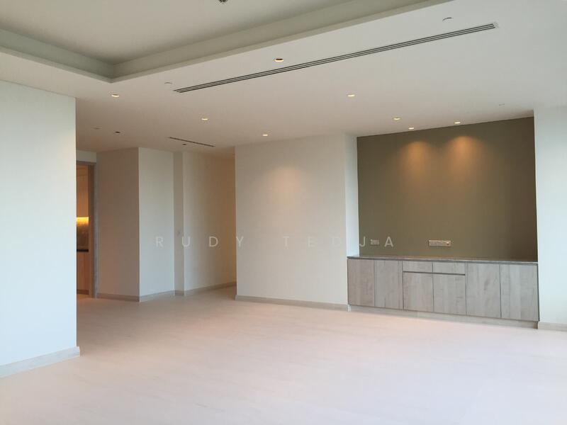 spacious dining area