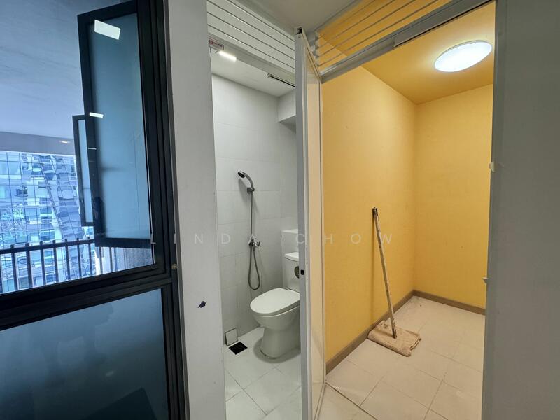 J Gateway, Boon Lay / Jurong / Tuas, 4 Bedrooms, 1,206 sqft, Condominium For Rent, by Linda Chow, 25493725 - Helper room with toilet - PropertyGuru.com.sg