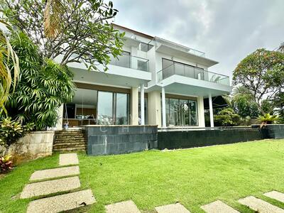 For Rent - Paradise Island