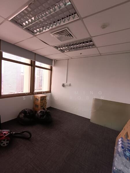 Fitted office of 1486 sqft in Peninsula Plaza near City Hall MRT, North Bridge Road, 1,486 sqft, Office For Rent, by Chong Ming Siong Robin, 25498943 - One of the office room - CommercialGuru.com.sg