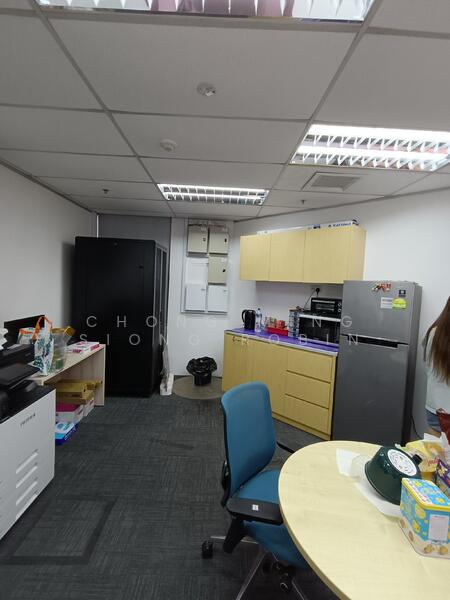 Fitted office of 1486 sqft in Peninsula Plaza near City Hall MRT, North Bridge Road, 1,486 sqft, Office For Rent, by Chong Ming Siong Robin, 25498943 - Inside the office unit - CommercialGuru.com.sg