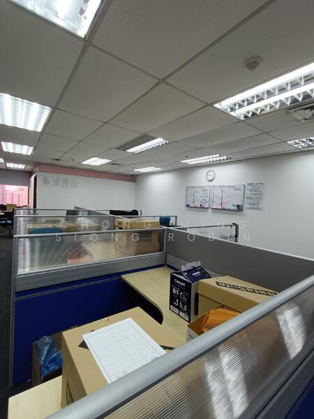 Fitted office of 1486 sqft in Peninsula Plaza near City Hall MRT, North Bridge Road, 1,486 sqft, Office For Rent, by Chong Ming Siong Robin, 25498943 - Inside the office unit - CommercialGuru.com.sg
