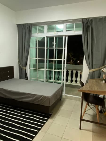 Versailles, 133 Hemmant Road, East Coast / Marine Parade, 3 Bedrooms, 1,442 sqft, Condominium For Sale, by Salma Taherally, 25499424 - PropertyGuru.com.sg