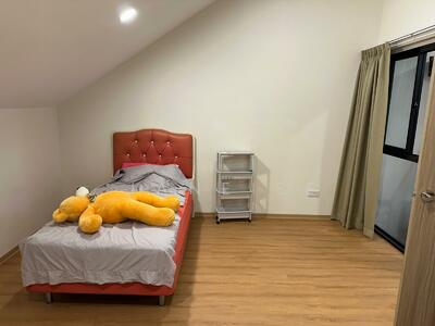 For Rent - Simon Plaza