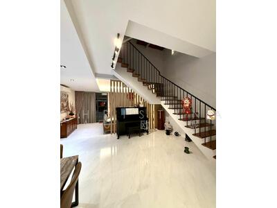 For Sale - Fully Renovated Terrace with 4 Bedrooms