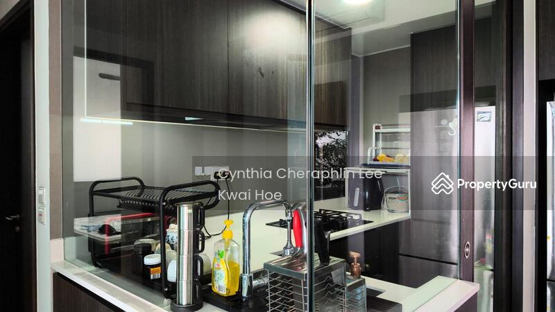 Enclosed Kitchen
( Hop, Hood, Oven, Washer & Fridge )