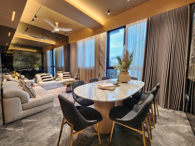 Midtown Bay, 122 Beach Road, 2 Bedrooms, 990 sqft, Condominium For Sale, by Brandon Koh, 25501553 - PropertyGuru.com.sg