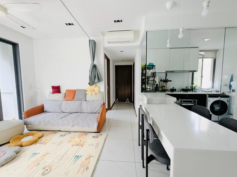 Efficient living space layout with enclosed kitchen