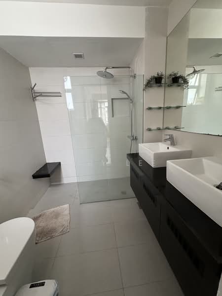 Pinetree Condo, 28 Balmoral park, 3 Bedrooms, 1,206 sqft, Condominium For Rent, by Ruby Lee, 25502390 - Master bathroom - PropertyGuru.com.sg