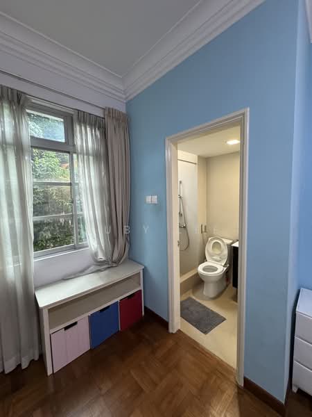 Pinetree Condo, 28 Balmoral park, 3 Bedrooms, 1,206 sqft, Condominium For Rent, by Ruby Lee, 25502390 - Common Room Attached bathroom - PropertyGuru.com.sg