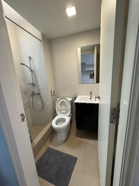 Pinetree Condo, 28 Balmoral park, 3 Bedrooms, 1,206 sqft, Condominium For Rent, by Ruby Lee, 25502390 - 2nd attached bathroom - PropertyGuru.com.sg