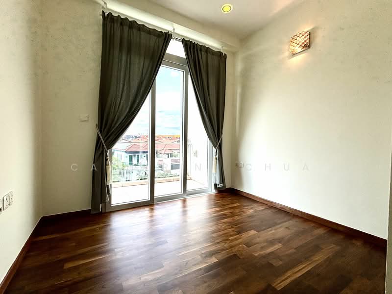 Eastwood Regency, 40 Eastwood Road, 1 Bedroom, 452 sqft, Condominium For Rent, by Catherine Chua, 25502925 - Master room with balcony - PropertyGuru.com.sg