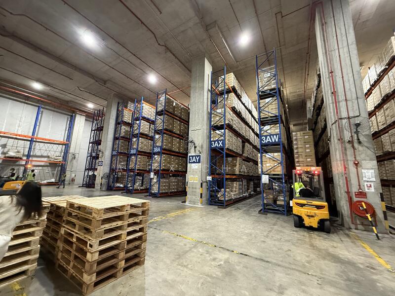 ⭐️With Rackings⭐️ | Jalan Buroh | 11m Ceiling | Ramp Up | Dedicated Loading Bays, Jalan Buroh, 92,000 sqft, Warehouse For Rent, by Alex Chan, 25503703 - CommercialGuru.com.sg