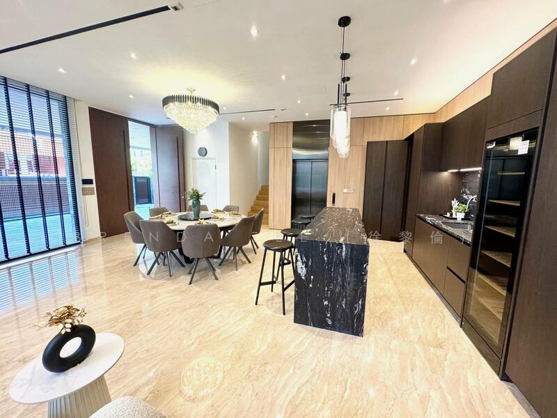 FERNHILL ROAD, Freehold Detached Bungalow for Sale