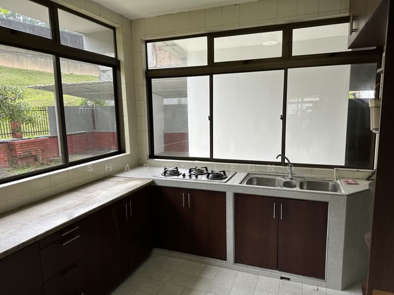 Corner Terrace near Kembangan MRT, Jalan Sentosa, 5 Bedrooms, 3,000 sqft, Terraced House For Rent, by Sharon Leong, 25506692 - PropertyGuru.com.sg