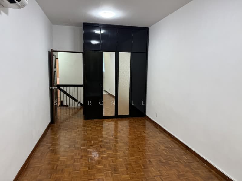Corner Terrace near Kembangan MRT, Jalan Sentosa, 5 Bedrooms, 3,000 sqft, Terraced House For Rent, by Sharon Leong, 25506692 - PropertyGuru.com.sg