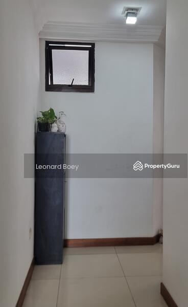 Corner with recess. Full Privacy