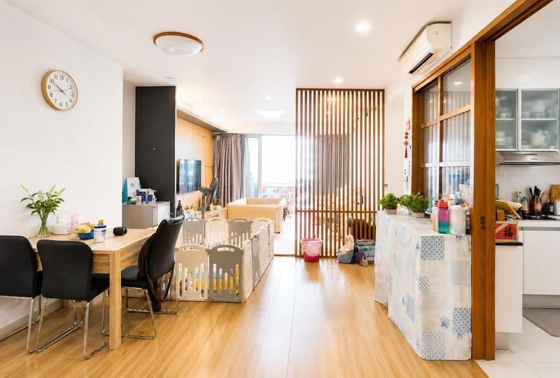 Cote D'Azur, 60 Marine Parade Road, East Coast / Marine Parade, 3 Bedrooms, 1,281 sqft, Condominium For Sale, by Shawn Lai, 25509280 - Living Room - PropertyGuru.com.sg