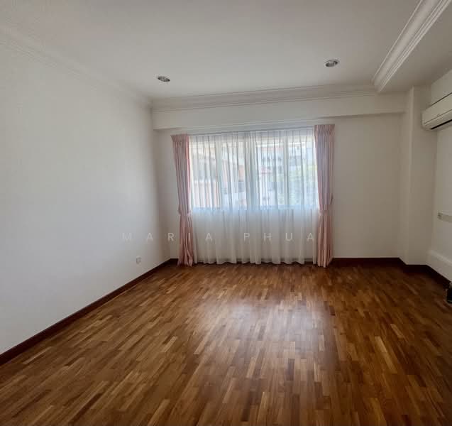 Saint Patrick's Row, , 4 Bedrooms, 2,513 sqft, Terraced House For Rent, by Maria Phua, 25509900 - 3rd floor - Bedroom 4 with attached toilet - PropertyGuru.com.sg
