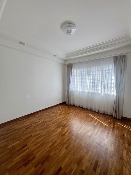 Saint Patrick's Row, , 4 Bedrooms, 2,513 sqft, Terraced House For Rent, by Maria Phua, 25509900 - 2nd floor - Bedroom 1 with attached toilet - PropertyGuru.com.sg