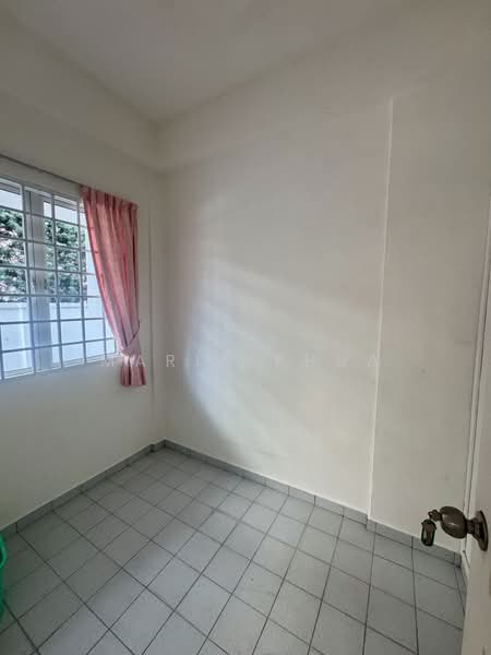 Saint Patrick's Row, , 4 Bedrooms, 2,513 sqft, Terraced House For Rent, by Maria Phua, 25509900 - Helper Room - PropertyGuru.com.sg