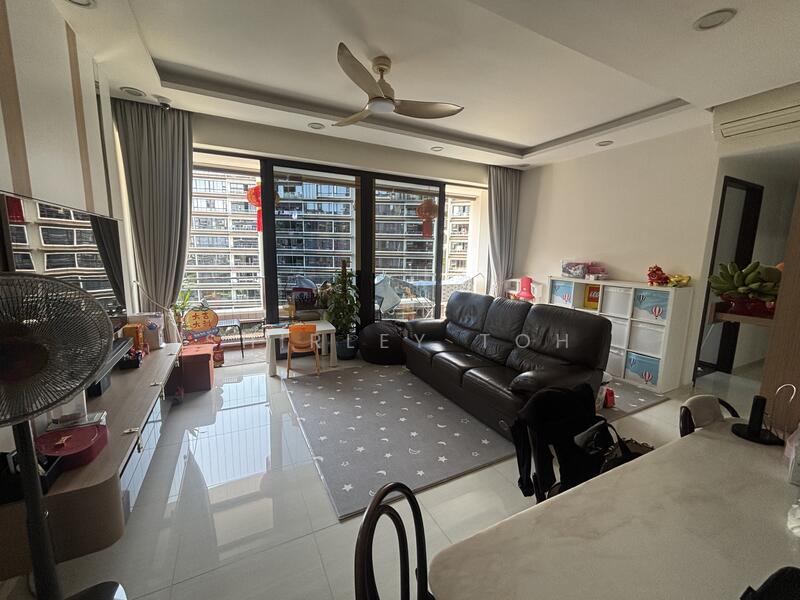 D'Nest, 131 Pasir Ris Grove, 4 Bedrooms, 1,410 sqft, Condominium For Sale, by Shirley Toh, 25510762 - Living Room - PropertyGuru.com.sg