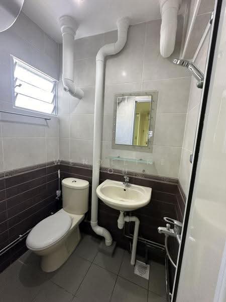 235 Ang Mo Kio Avenue 3, 235 Ang Mo Kio Avenue 3, Ang Mo Kio / Bishan / Thomson, 2 Bedrooms, 721 sqft, HDB Flat For Rent, by Wendeline Goh, 25511581 - Bathroom - PropertyGuru.com.sg