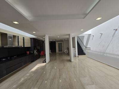 For Sale - ⭐️⭐️LANDED7772@3 STOREY WITH ROOF TERRACE TERRACE WITH LIFT AT ORCHARD. ☎️ 8382...7772