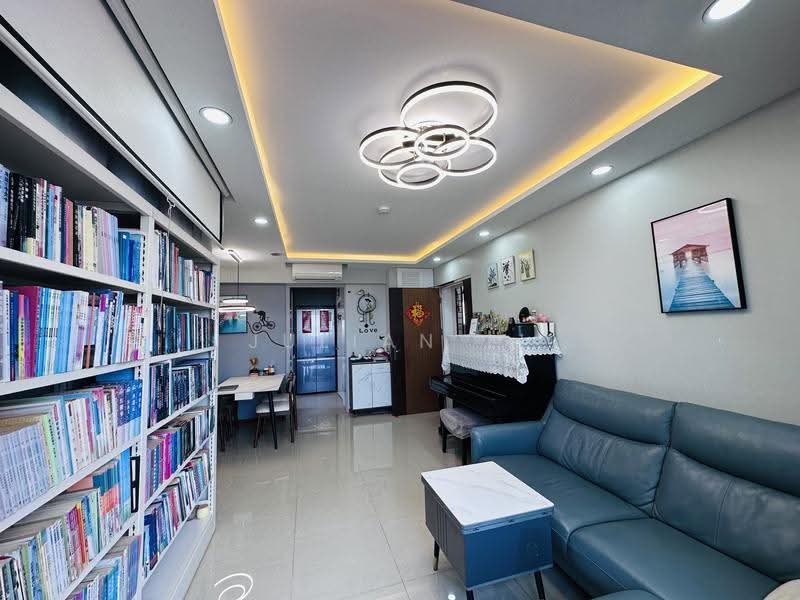 33 Margaret Drive, 33 Margaret Drive, Alexandra / Commonwealth, 3 Bedrooms, 979 sqft, HDB Flat For Sale, by Julian Li, 25514885 - Living Room - PropertyGuru.com.sg