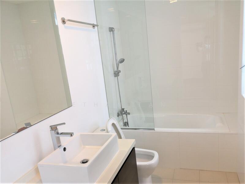 Master ensuite bathroom