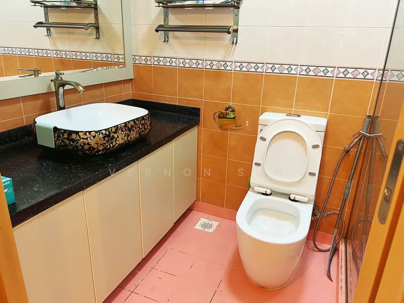 176D Edgefield Plains, 176D Edgefield Plains, 3 Bedrooms, 1,184 sqft, HDB Flat For Rent, by Vernon Sun, 25515259 - Master bathroom 1 - PropertyGuru.com.sg