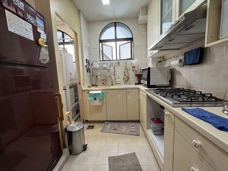 The Watercrest Apartment For Sale at S$ 1,080,000 | PropertyGuru Singapore - Kitchen