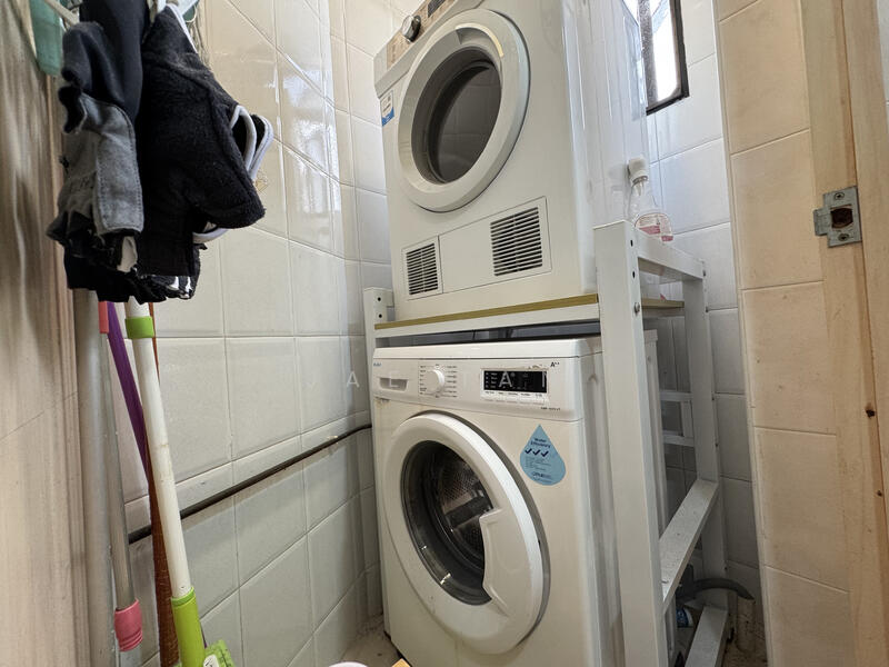 The Watercrest Apartment For Sale at S$ 1,080,000 | PropertyGuru Singapore - yard