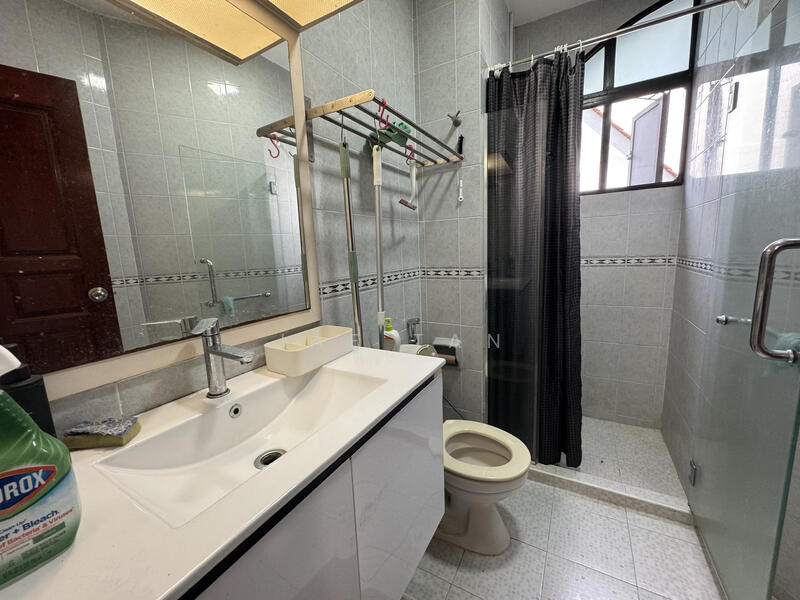 The Watercrest Apartment For Sale at S$ 1,080,000 | PropertyGuru Singapore - Bathroom